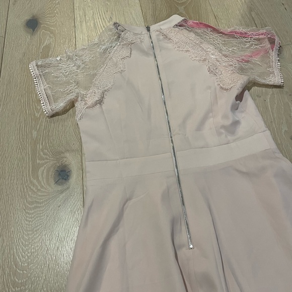Liquorish A-line pale pink dress with lace details - Picture 8 of 8